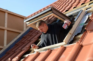 Pose de fenêtres de toit Velux à Poigny